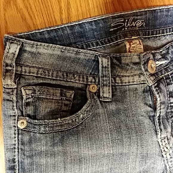 Silver Suki Light Washed Embroidered Jeans 27x29 - Picture 3 of 8